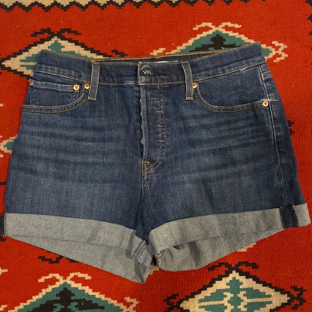Levi’s high rise wedgie short 31